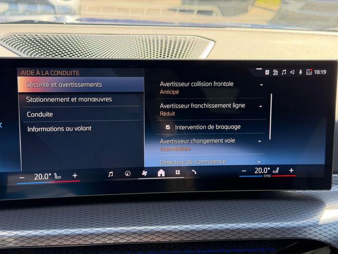 BMW Serie 3 TOURING G21 LCI 2 318d 150 ch BVA8 M Spo bleu de 2025