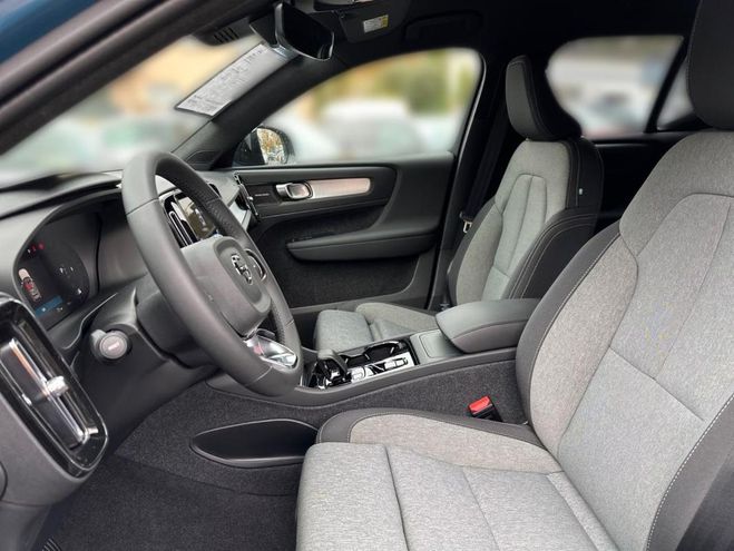 Volvo XC40 Plus Dark 2WD bleu clair de 2024