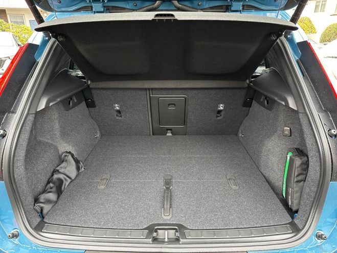 Volvo XC40 Plus Dark 2WD bleu clair de 2024