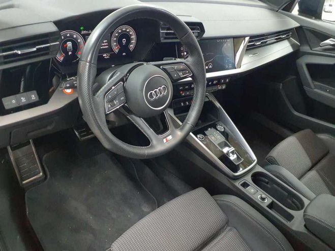 Audi A3 35 TFSI S line S tronic violet de 2023