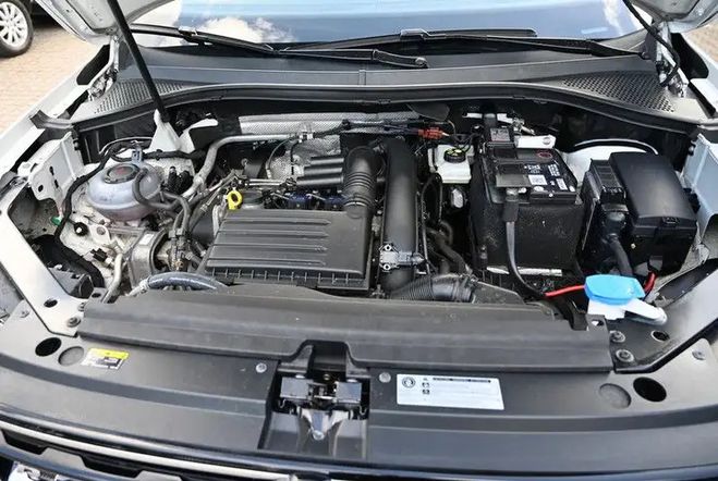 Volkswagen Tiguan 1.4 TSI Sound R-Line - Navigation Attela blanc de 2017