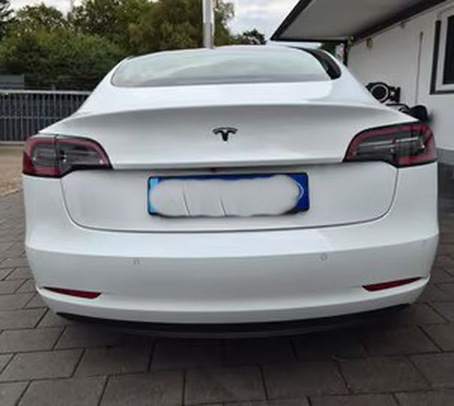 Tesla Model 3 Standard Range Plus RWD blanc de 2020