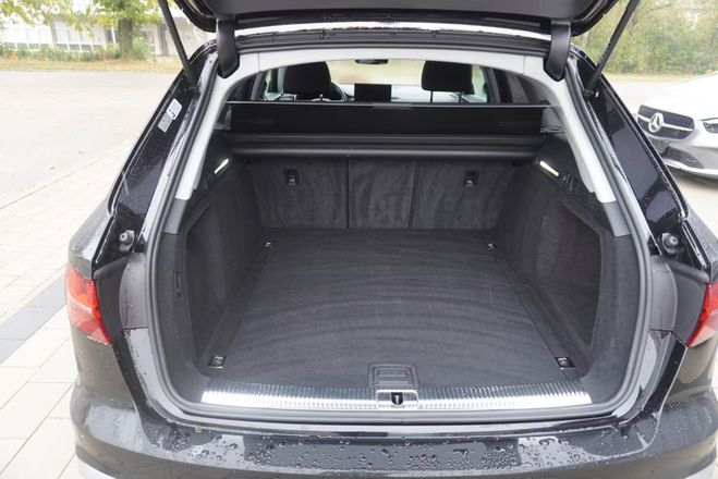 Audi A4 40 TFSI S line noir de 2023