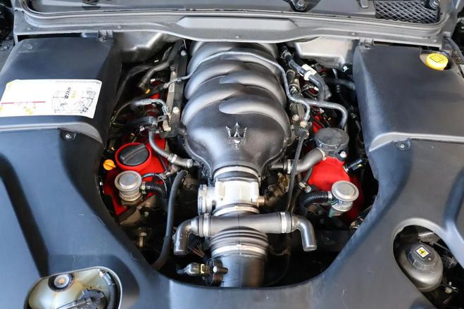 Maserati Gran Turismo 4.7 V8 MC - Bose noir de 2015