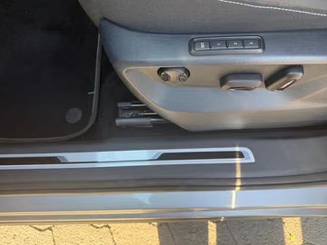 Volkswagen Tiguan 2.0 TDI 4Motion DSG R-Line + Navi gris de 2023