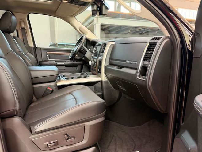 Dodge Ram 1500 Laramie Crew Cab 5.7 V8 HEMI 4x4 -  noir de 2020