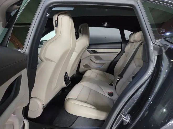 Porsche Taycan 4 Cross Turismo gris de 2022