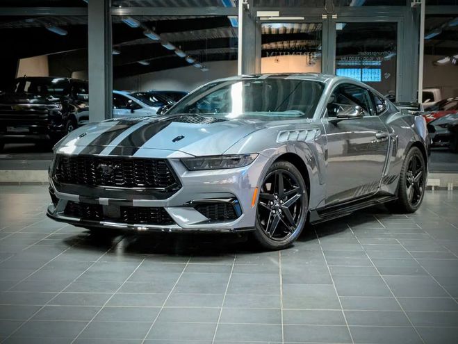 Ford Mustang Dark Horse gris de 2025