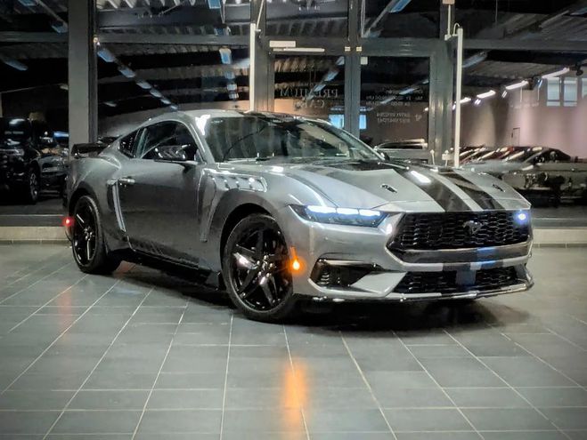 Ford Mustang Dark Horse gris de 2025