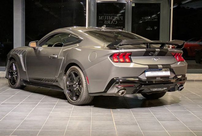Ford Mustang Dark Horse gris de 2025