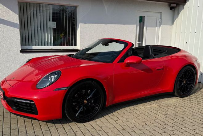 Porsche 911 (992) Carrera Cabriolet rouge de 2020