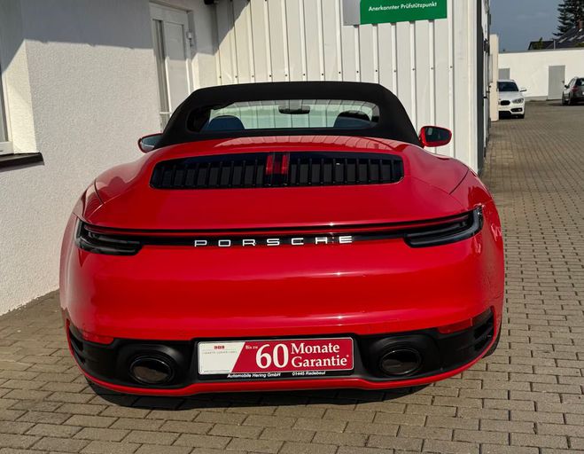 Porsche 911 (992) Carrera Cabriolet rouge de 2020