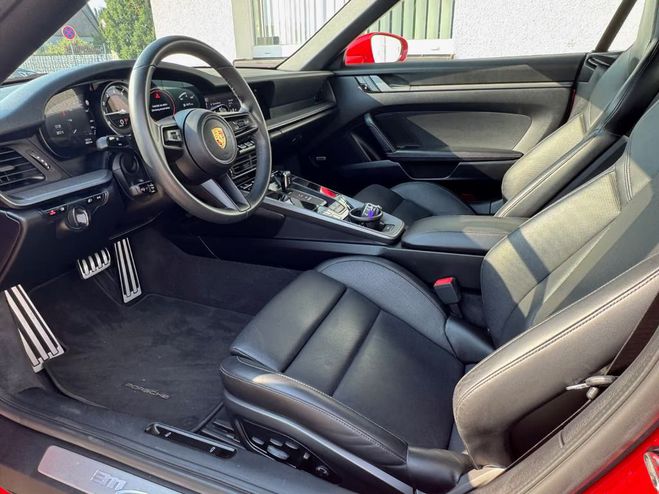 Porsche 911 (992) Carrera Cabriolet rouge de 2020