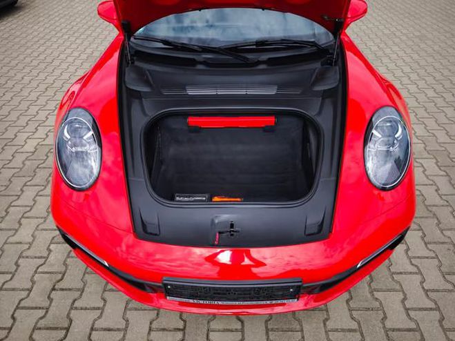 Porsche 911 (992) Carrera Cabriolet rouge de 2020