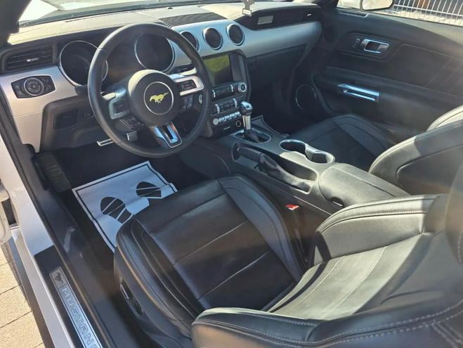 Ford Mustang Fastback 2.3 EcoBoost - Version de base noir de 2017