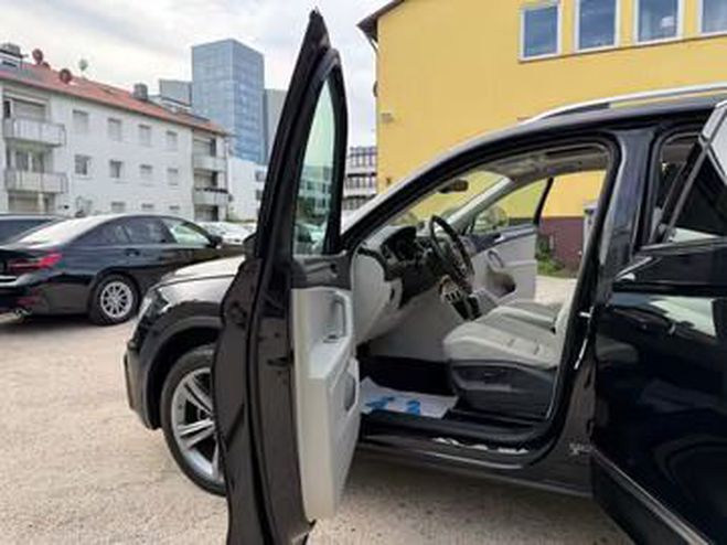 Volkswagen Tiguan R-Line noir de 2019