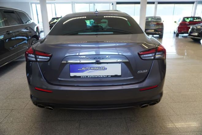 Maserati Ghibli GT 330 gris de 2022