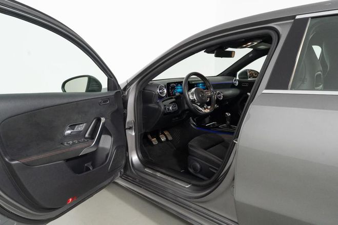 Mercedes Classe A Benz Classe AMG Line gris de 2020