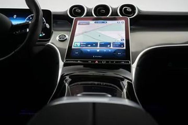 Mercedes GLC 300 4MATIC AMG Line Distronic Kamera Lan blanc de 2023