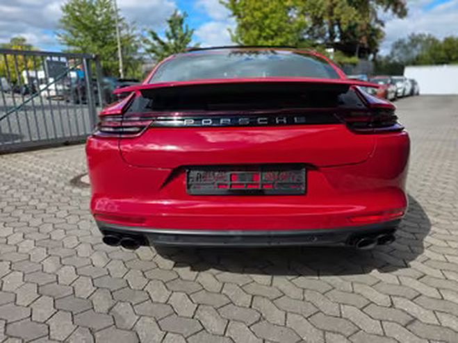 Porsche Panamera 4 rouge de 2018