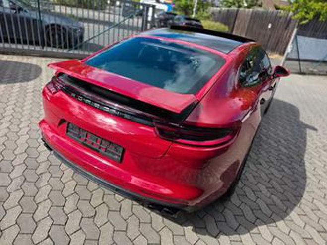 Porsche Panamera 4 rouge de 2018