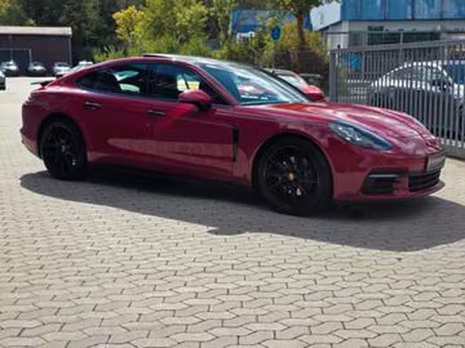 Porsche Panamera 4 rouge de 2018