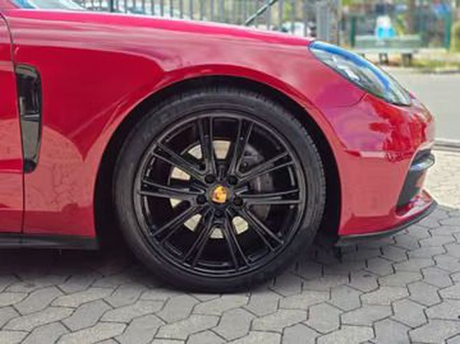Porsche Panamera 4 rouge de 2018
