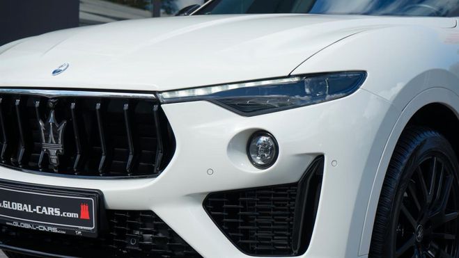 Maserati Levante 3.0 V6 Modena S - Nerissimo Paket ACC To blanc de 2022
