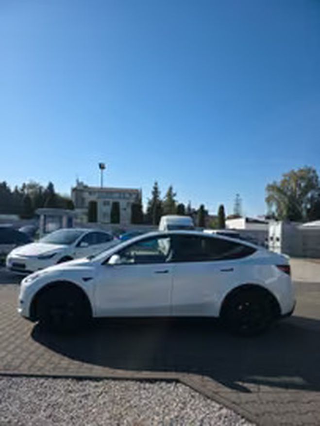 Tesla Model Y Standard RWD blanc de 2024