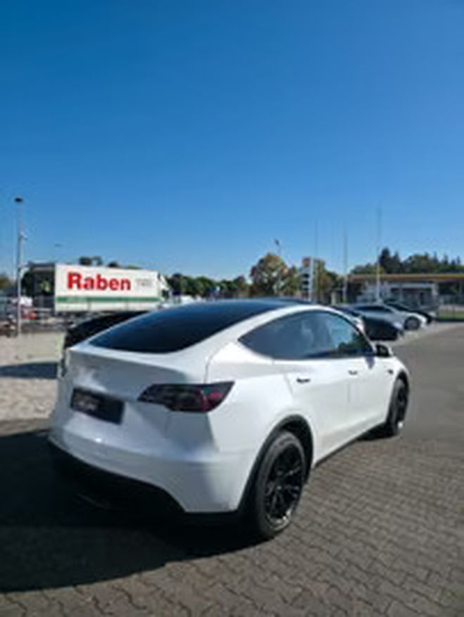 Tesla Model Y Standard RWD blanc de 2024