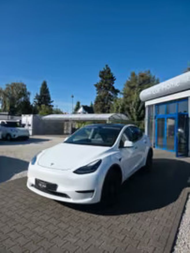 Tesla Model Y Standard RWD blanc de 2024