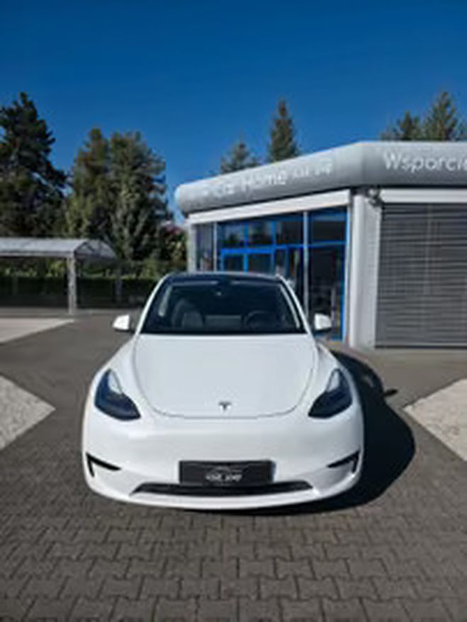 Tesla Model Y Standard RWD blanc de 2024