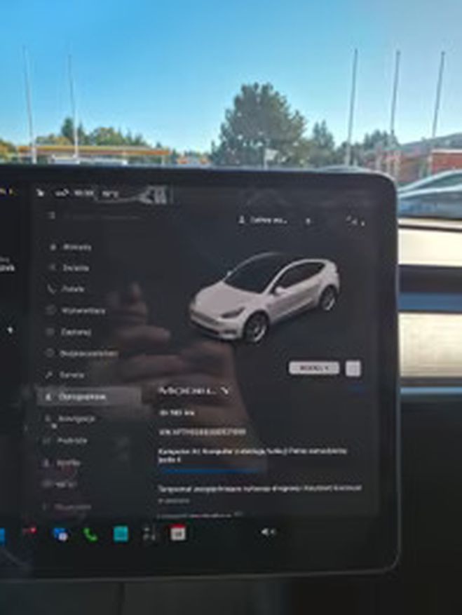 Tesla Model Y Standard RWD blanc de 2024