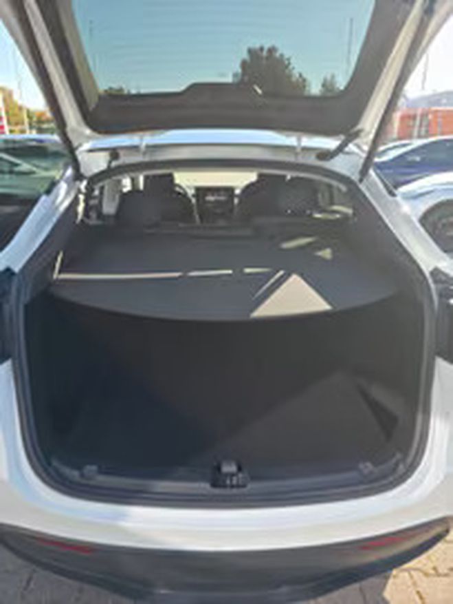 Tesla Model Y Standard RWD blanc de 2024