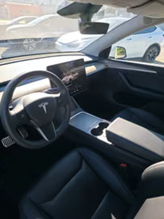Tesla Model Y Standard RWD blanc de 2024