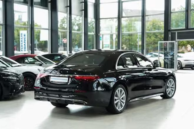 Mercedes Classe S 500 4MATIC AMG Line noir de 2022