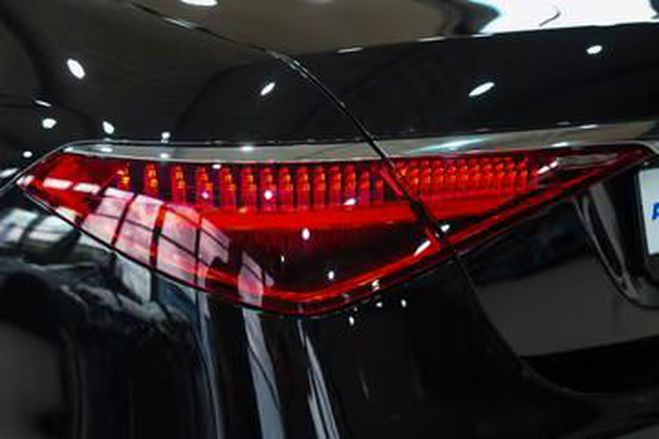 Mercedes Classe S 500 4MATIC AMG Line noir de 2022