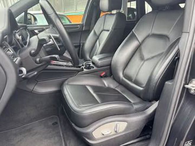 Porsche Macan  gris de 2022