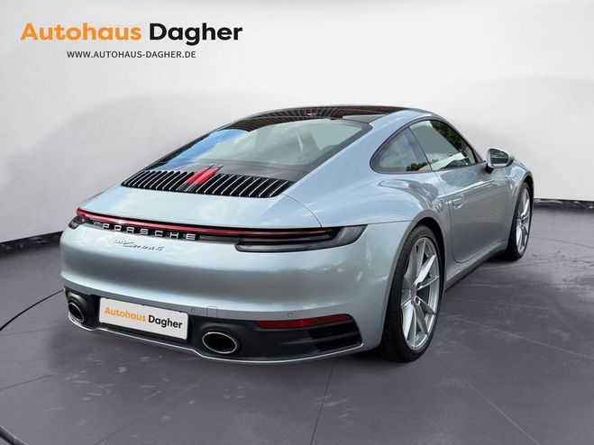 Porsche 911 Carrera 4 gris de 2021