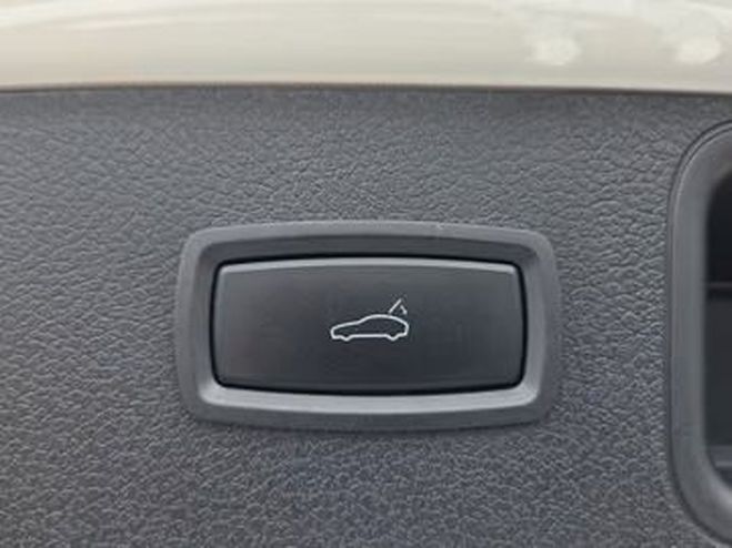 Porsche Macan 2.0 T 265 ch PDK blanc de 2022