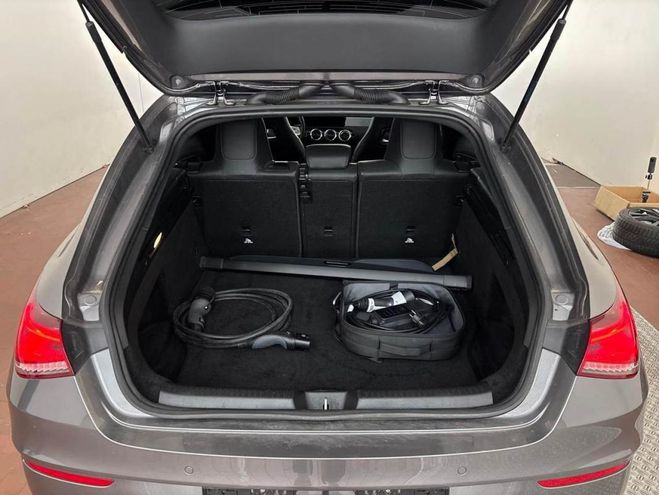 Mercedes Classe CLA Benz 250 e Shooting Brake AMG Line gris de 2023