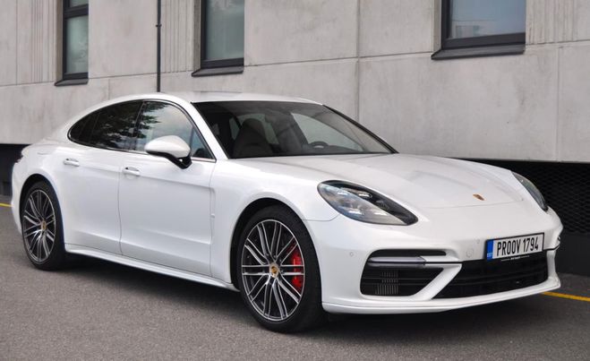 Porsche Panamera Turbo blanc de 2017