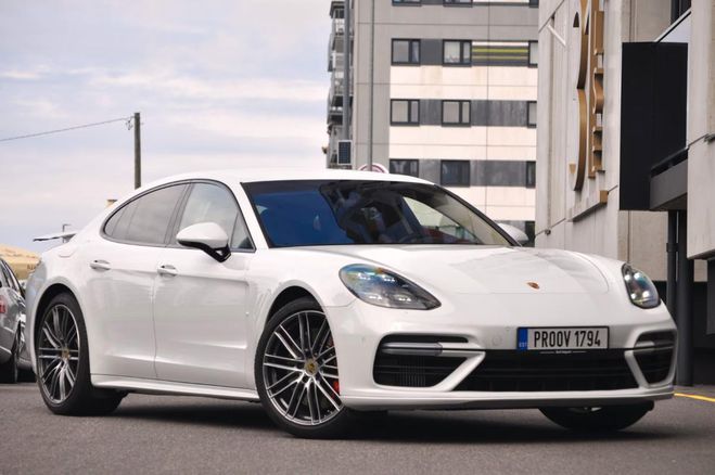 Porsche Panamera Turbo blanc de 2017