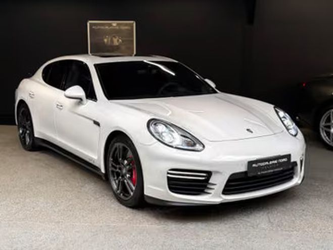 Porsche Panamera GTS blanc de 2014
