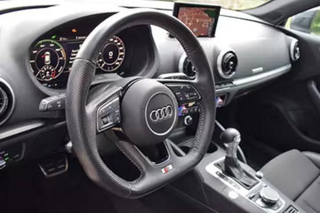 Audi A3 40 TFSI e S line gris fonc� de 2020