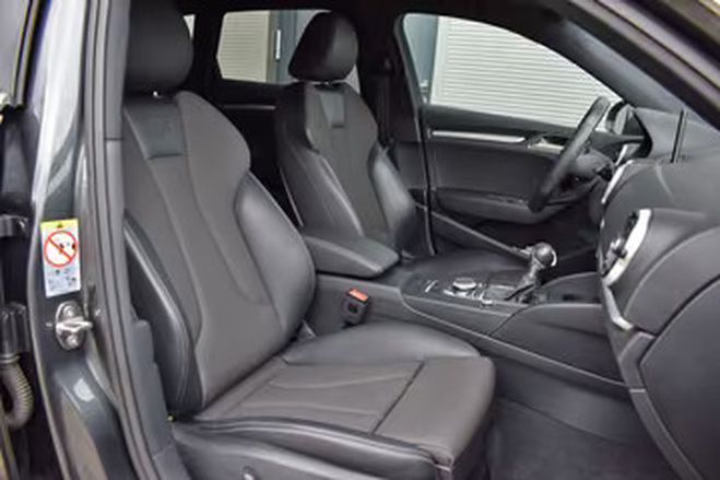 Audi A3 40 TFSI e S line gris fonc� de 2020