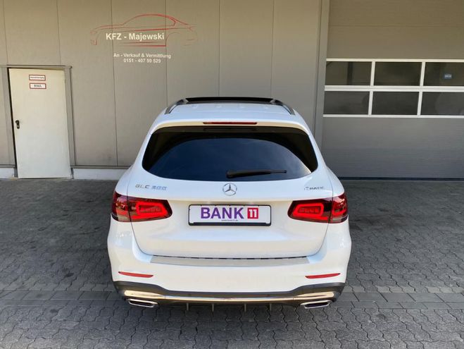 Mercedes GLC Benz 300 4MATIC AMG Line blanc de 2021