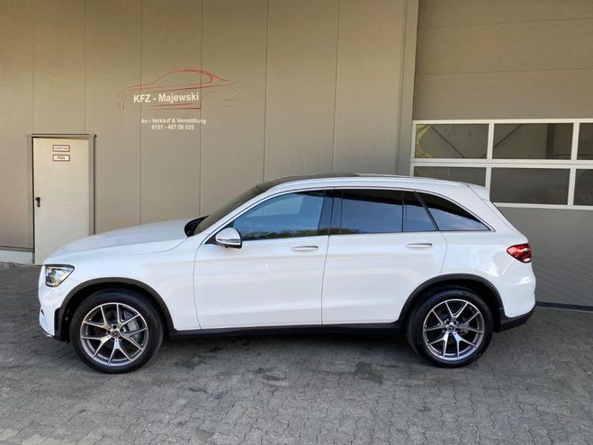Mercedes GLC Benz 300 4MATIC AMG Line blanc de 2021