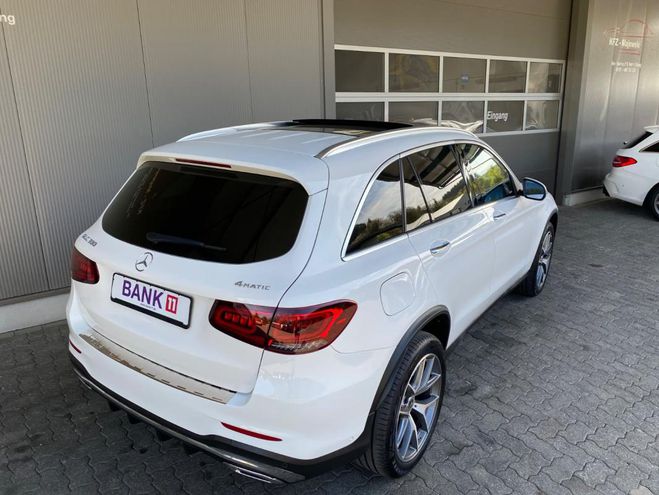 Mercedes GLC Benz 300 4MATIC AMG Line blanc de 2021