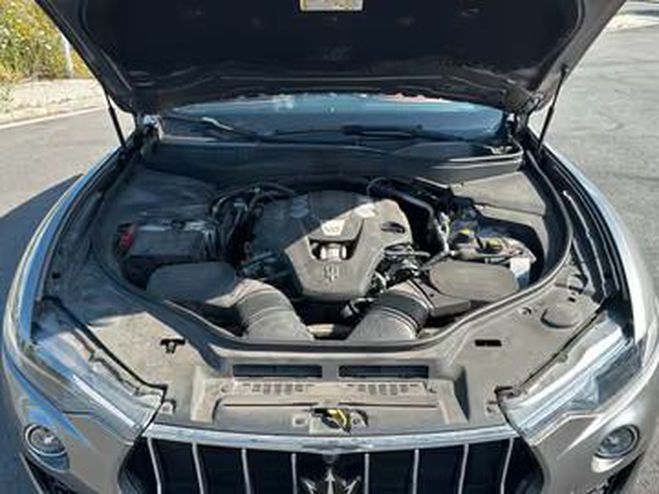 Maserati Levante 3.0 V6 Q4 gris de 2019